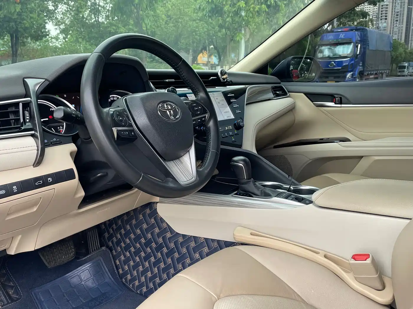 Toyota Camry 2018 Hybrid 2.5HG Luxury Edition фото 11