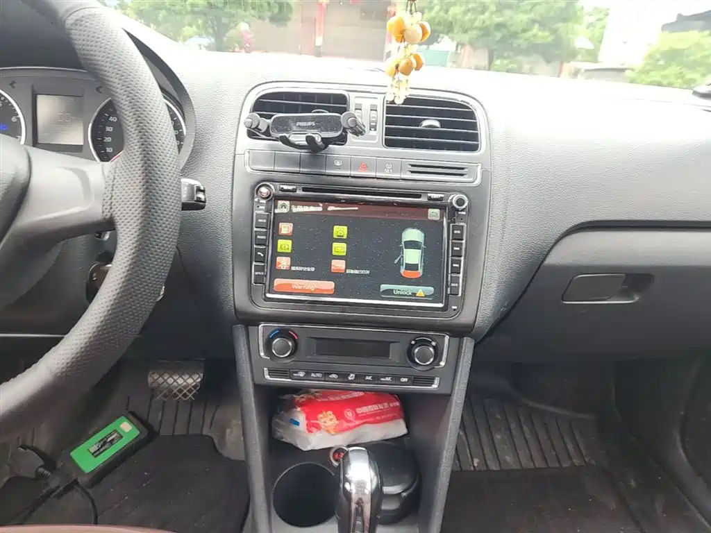 Volkswagen Polo 2014 1.4L Automatic Comfort Edition фото 13