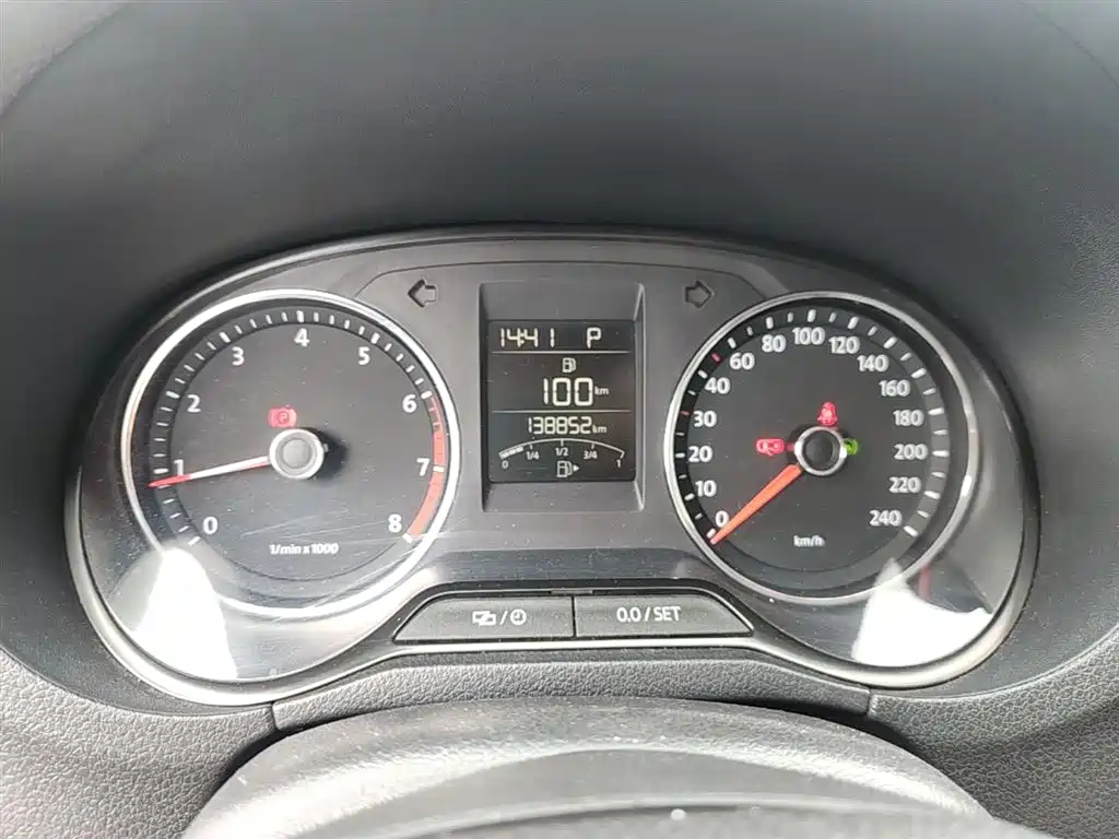 Volkswagen Polo 2014 1.4L Automatic Comfort Edition фото 12