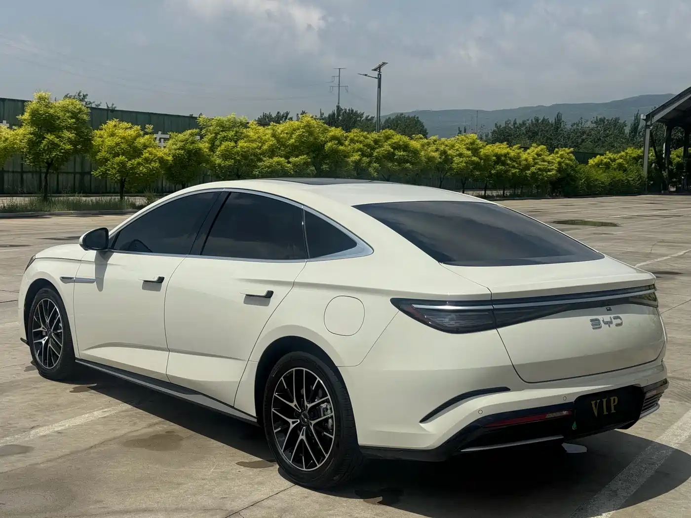BYD Seal 2024 Glory Edition DM-i 1.5L 121km Luxury фото 15