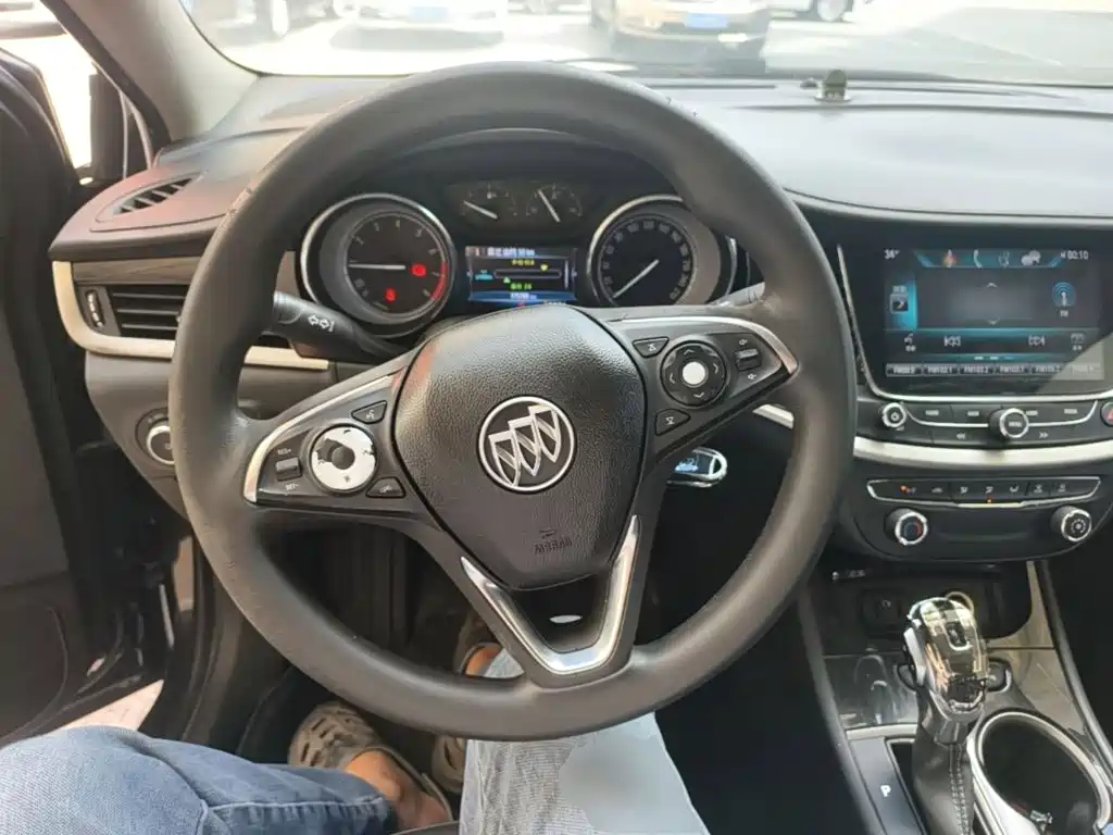 Photo 11 - Buick Verano