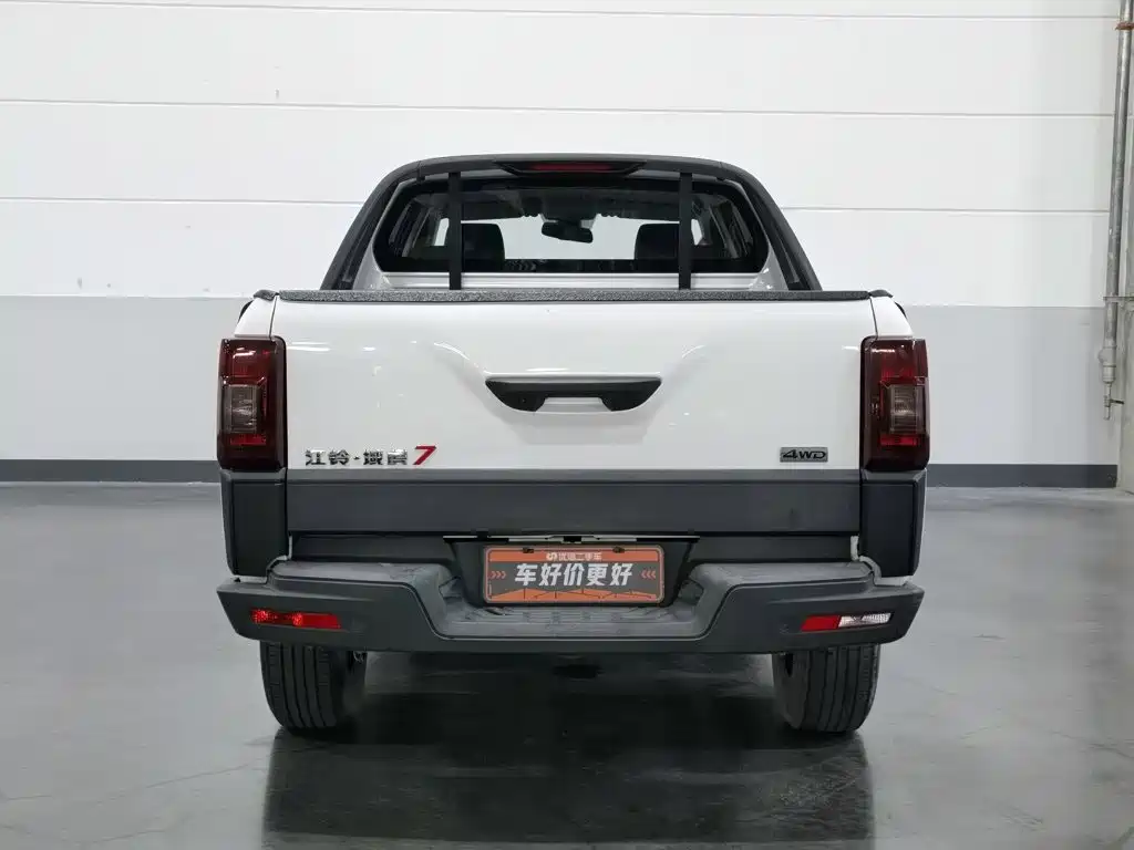 Jiangling Yuhu 7 2020 2020 Model 2.0T Diesel Manual 4WD Comfort Short Wheelbase China VI JX4D20A6L