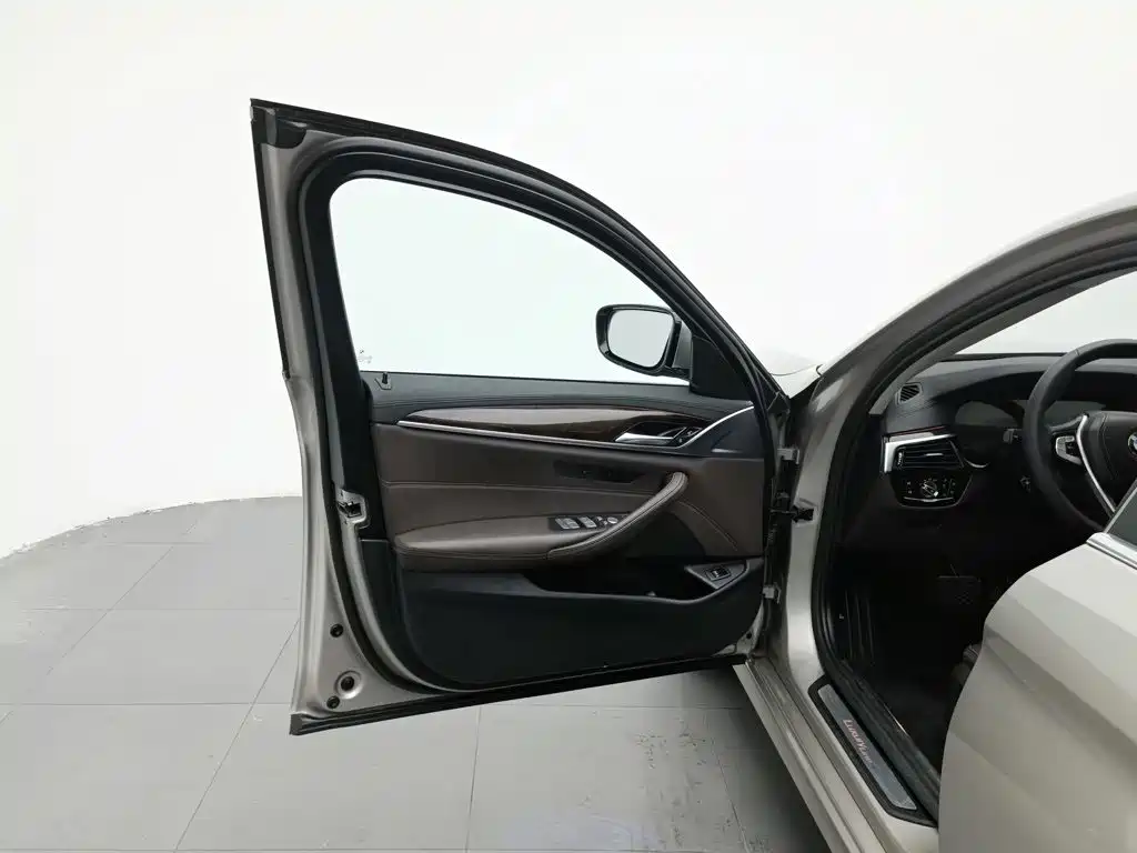 Фото 8 - BMW 5 Series