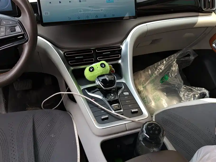 BYD Song Pro New Energy 2022 DM-i 110km Flagship Pro фото 16