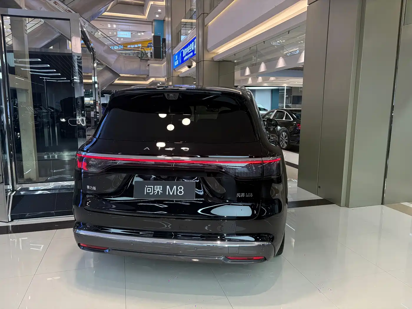 AITO Wenjie AITO M8 2025 Model Extended Range Max+ Edition 53.4kWh 6-Seater фото 6