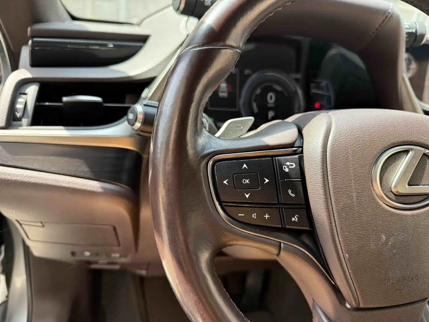Lexus ES 2018 300h Excellence Edition China V фото 4