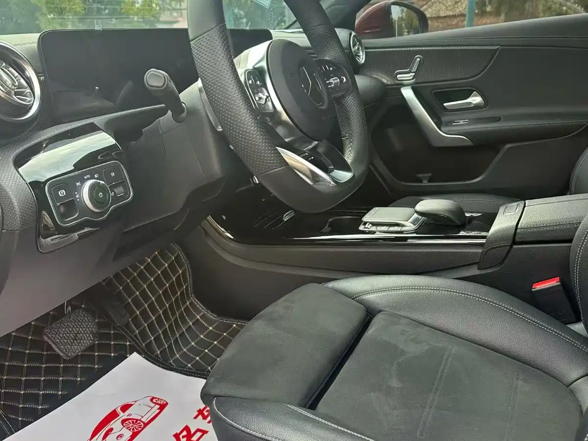 Mercedes-Benz A-Class 2021 A 200 L Sport Sedan Dynamic Type фото 7