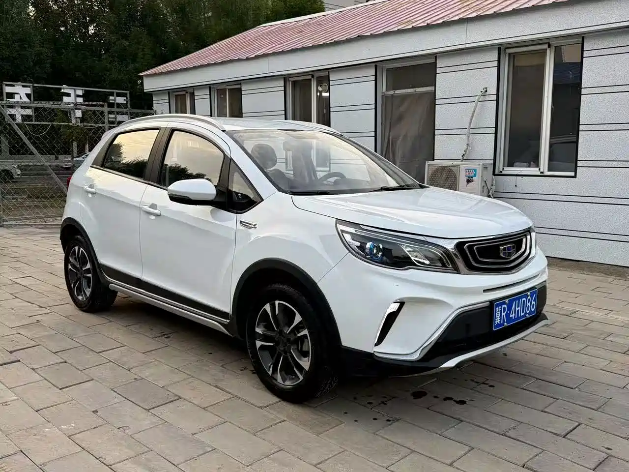 Фото 3 - Geely Vision X3