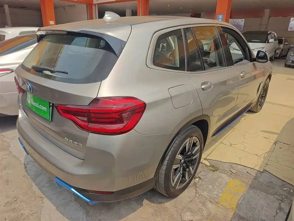 BMW iX3 2021 Leading фото 5