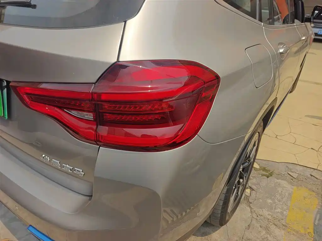 BMW iX3 2021 Leading фото 24