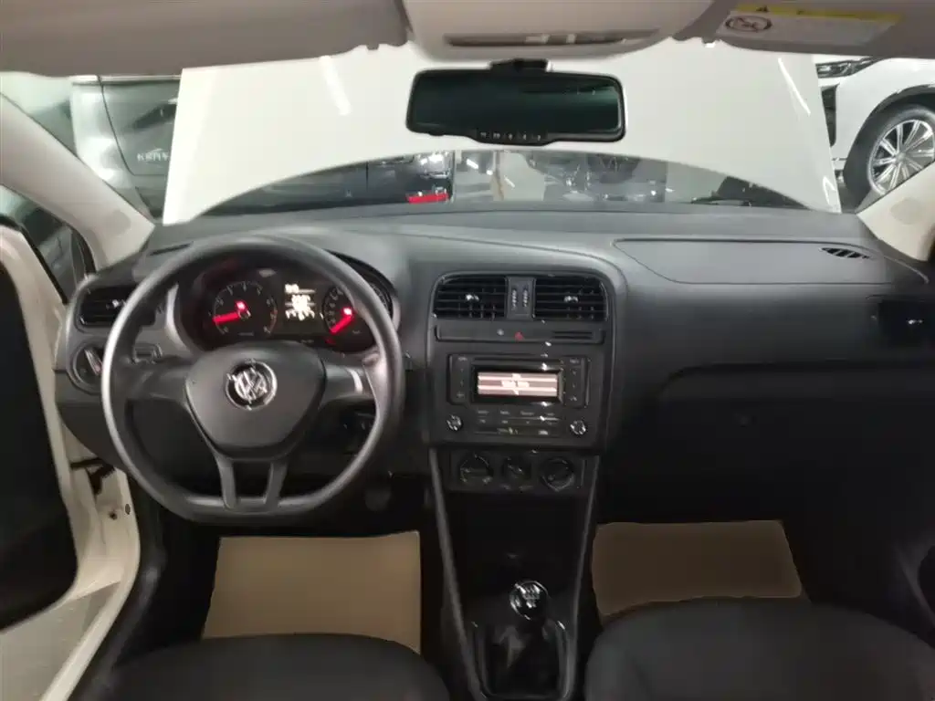 Volkswagen Polo 2014 1.4L Manual Trend Edition фото 10