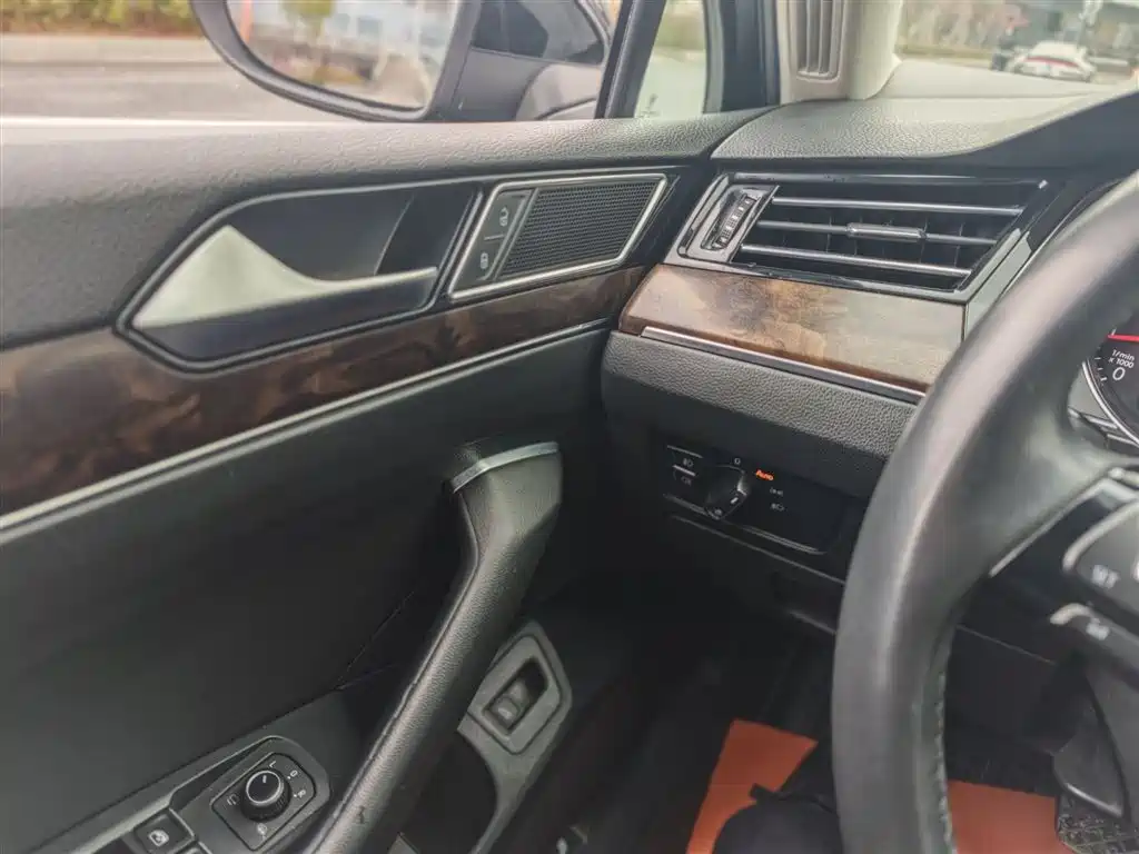 Volkswagen Magotan 2018 330TSI DSG Luxury фото 19