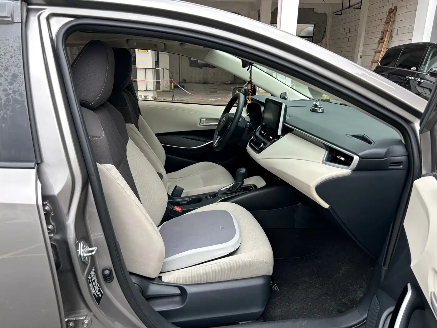 Toyota Corolla 2019 Hybrid 1.8L E-CVT GL-i Elite Edition фото 37