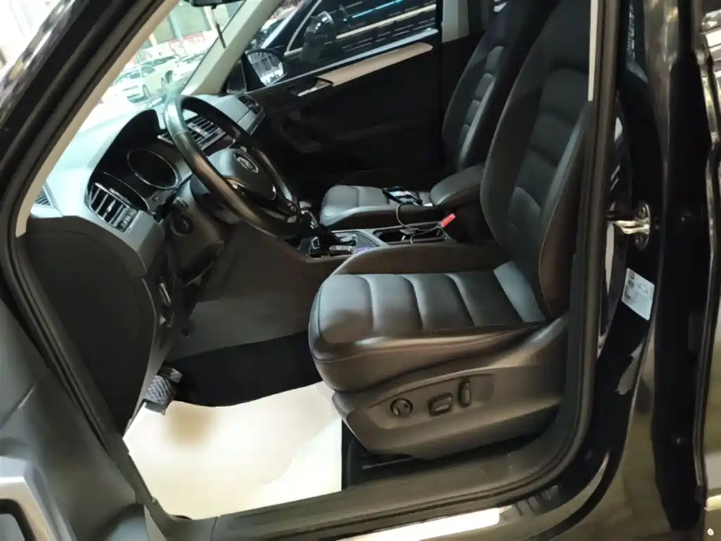 Volkswagen Tiguan L 2019 Facelift 330TSI Auto 2WD Panorama Comfort China VI фото 15