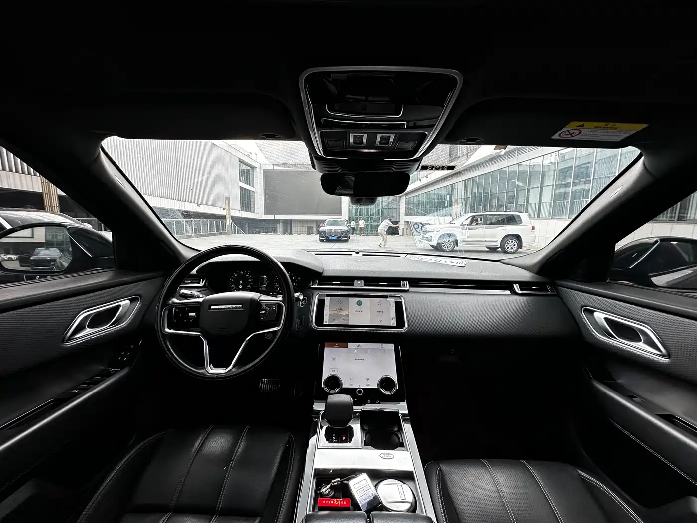 Land Rover Range Rover Velar 2021 P250 Gloss Black Collector's Edition фото 8