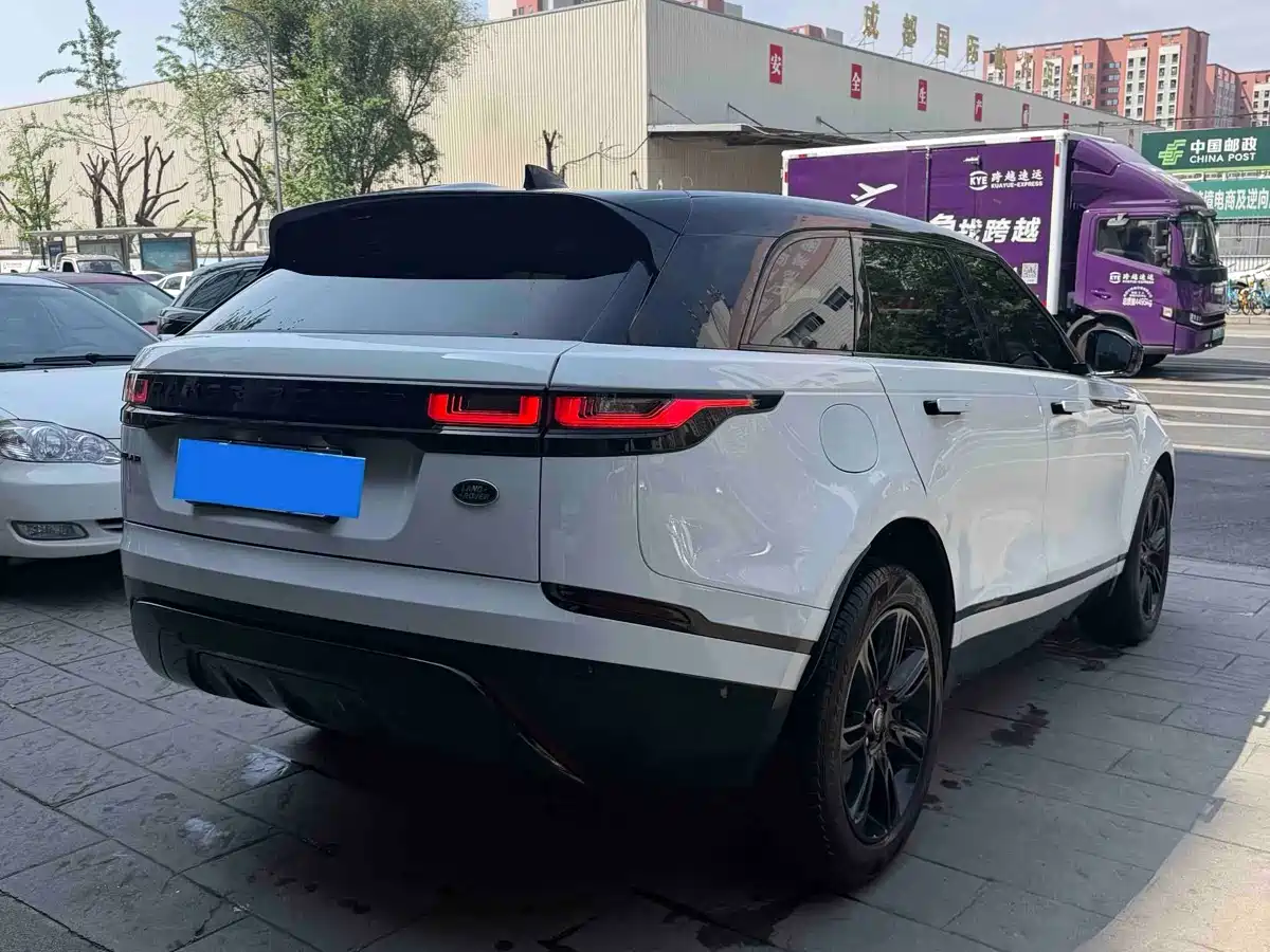 Land Rover Range Rover Velar 2023 250PS Gloss Black Collector's Edition фото 10