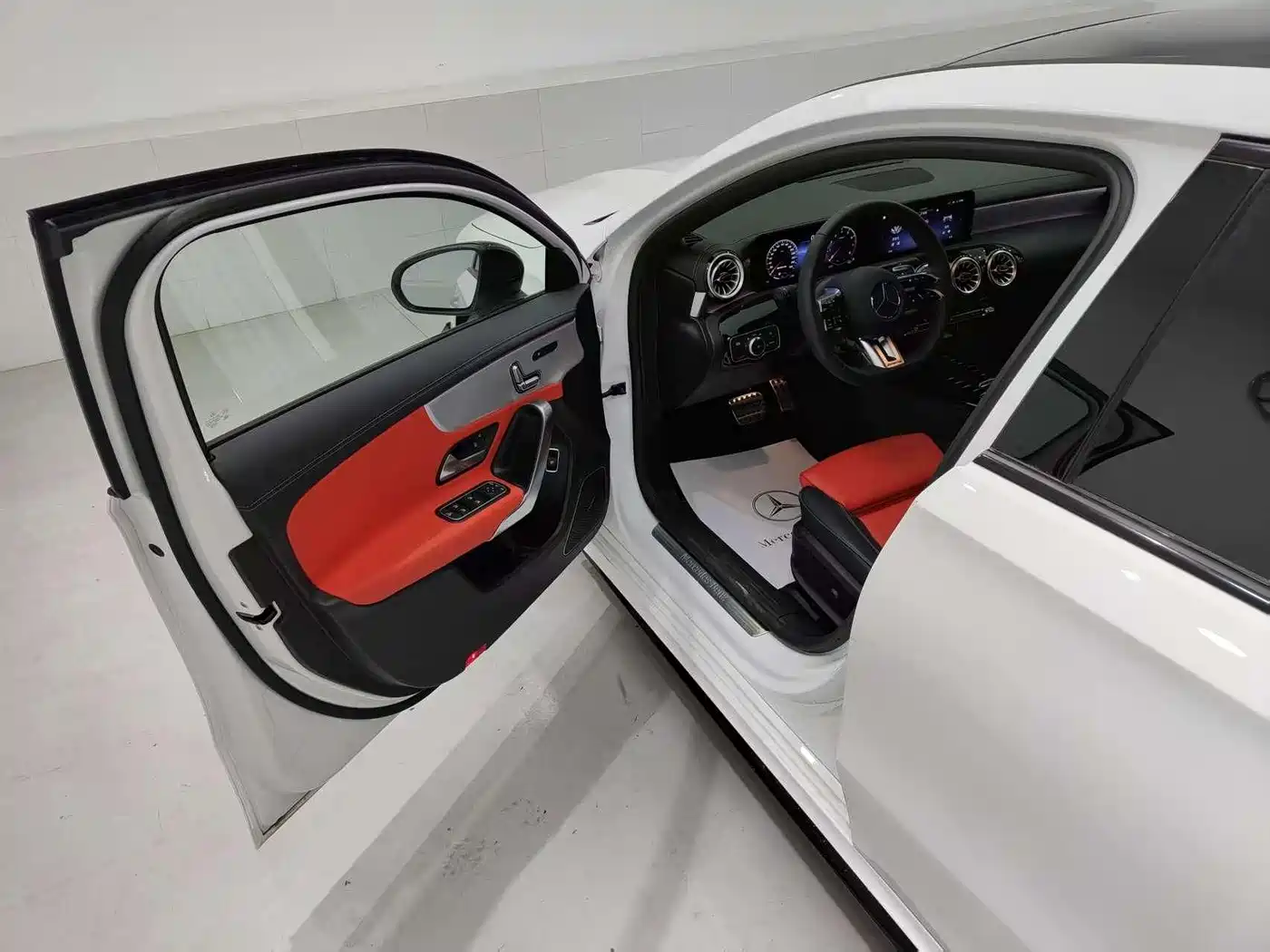 Mercedes-Benz A-Class AMG 2025 AMG A 35 L 4MATIC фото 18