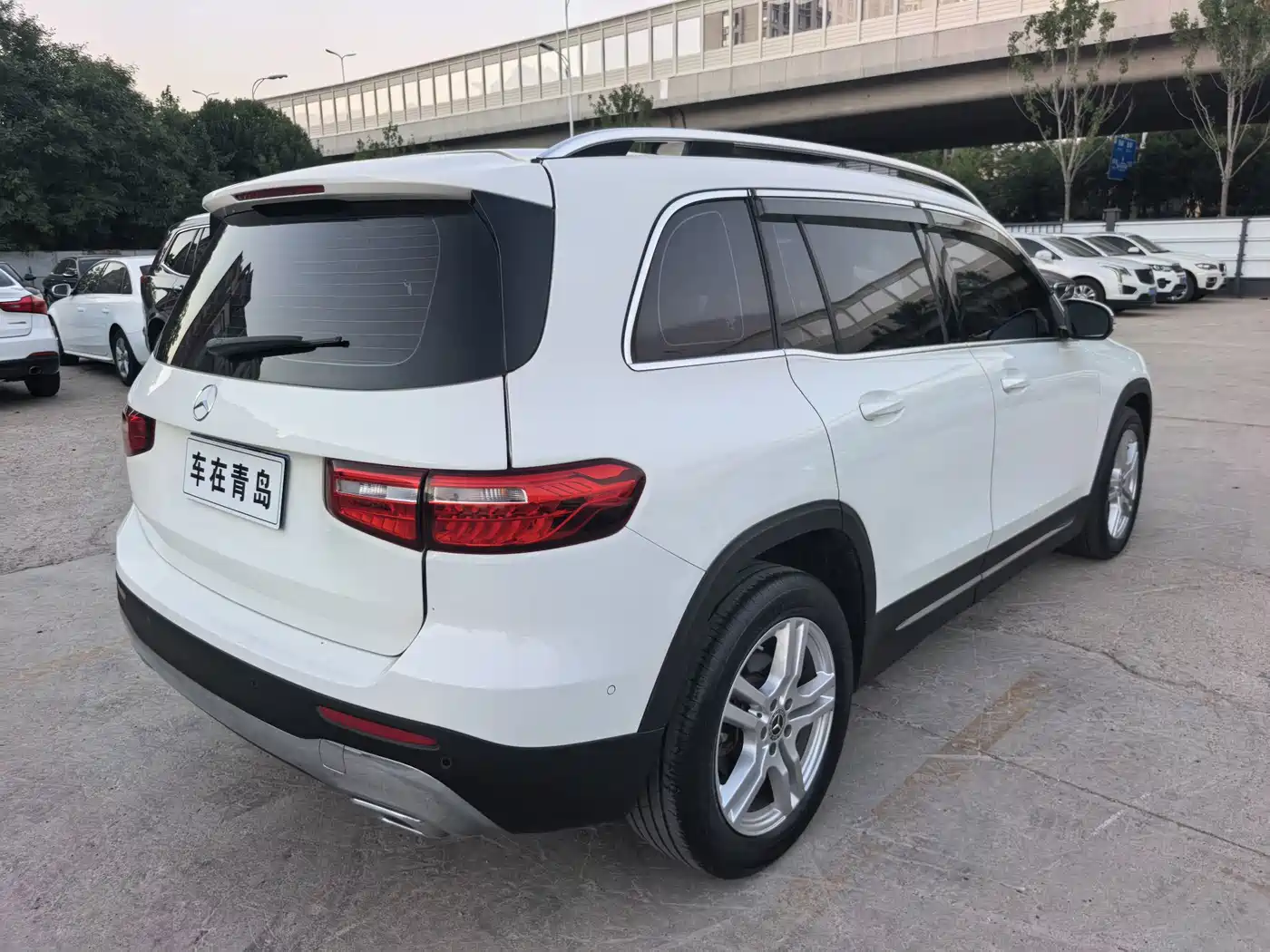 Photo 8 - Mercedes-Benz GLB