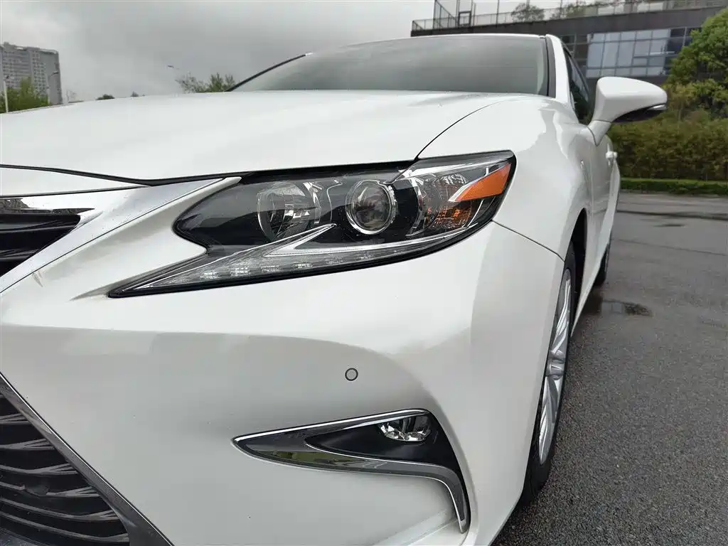 Lexus ES 2016 200 Midnight Special Limited Edition фото 23