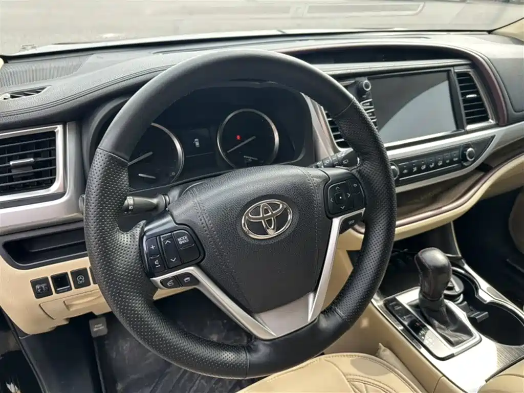 Toyota Highlander 2015 2.0T AWD Elite Edition 7-seater фото 8