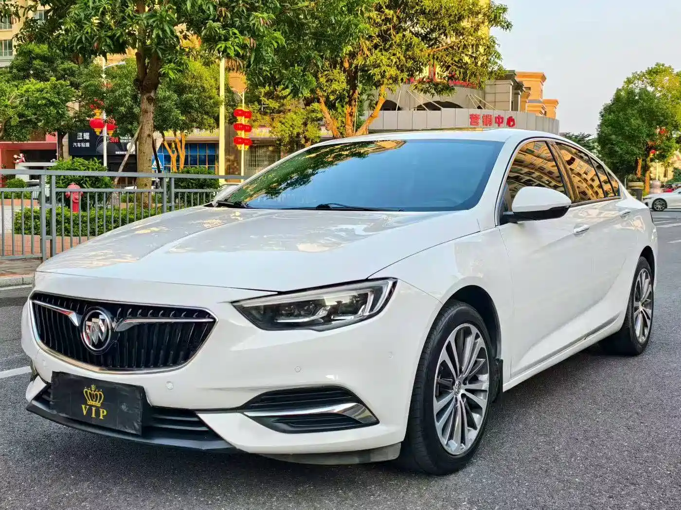 Photo 1 - Buick Regal