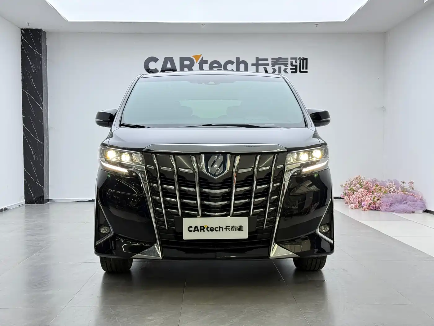 Toyota Alphard 2021 Hybrid 2.5L Premium фото 2