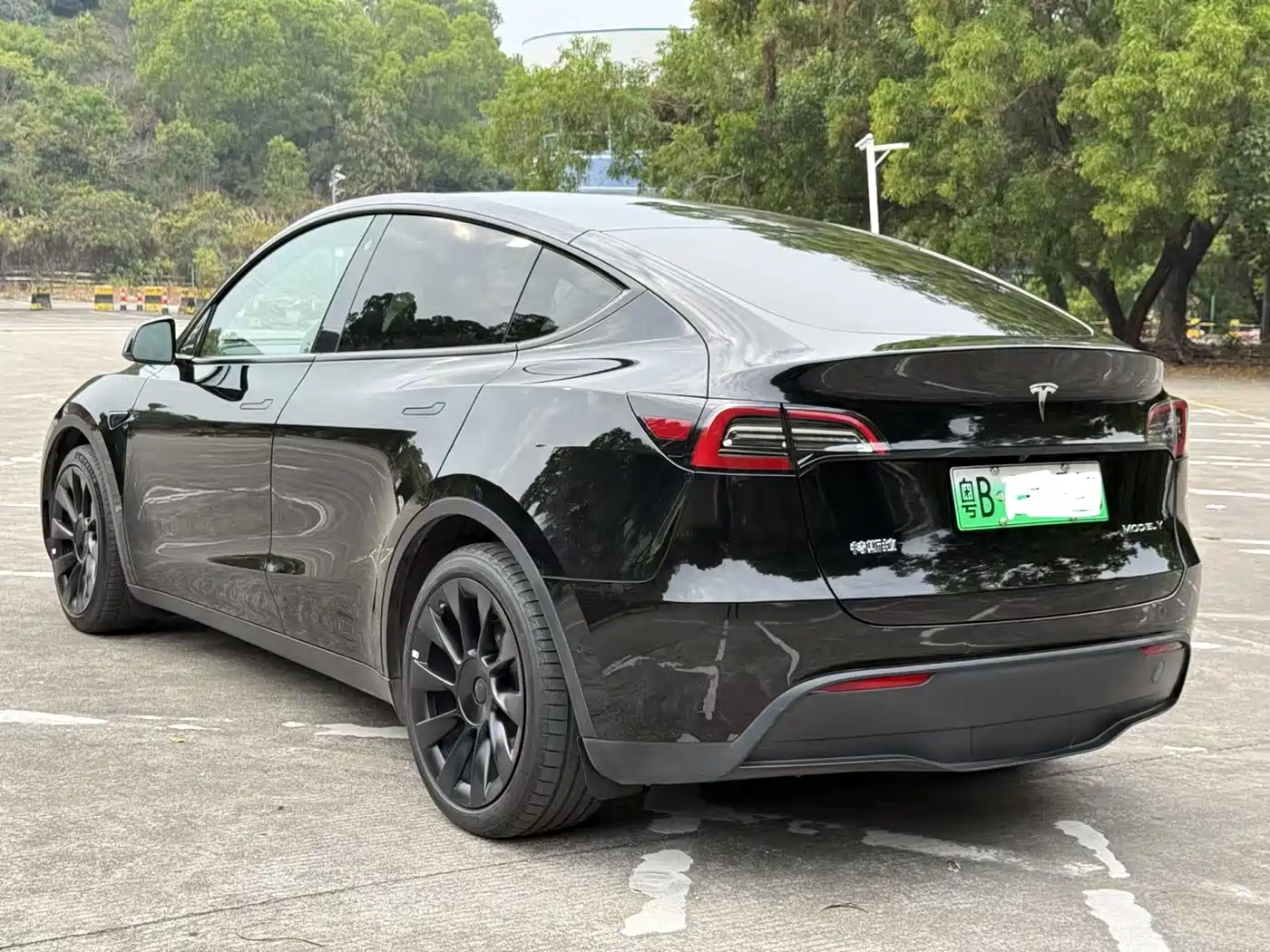 TESLA MODEL Y