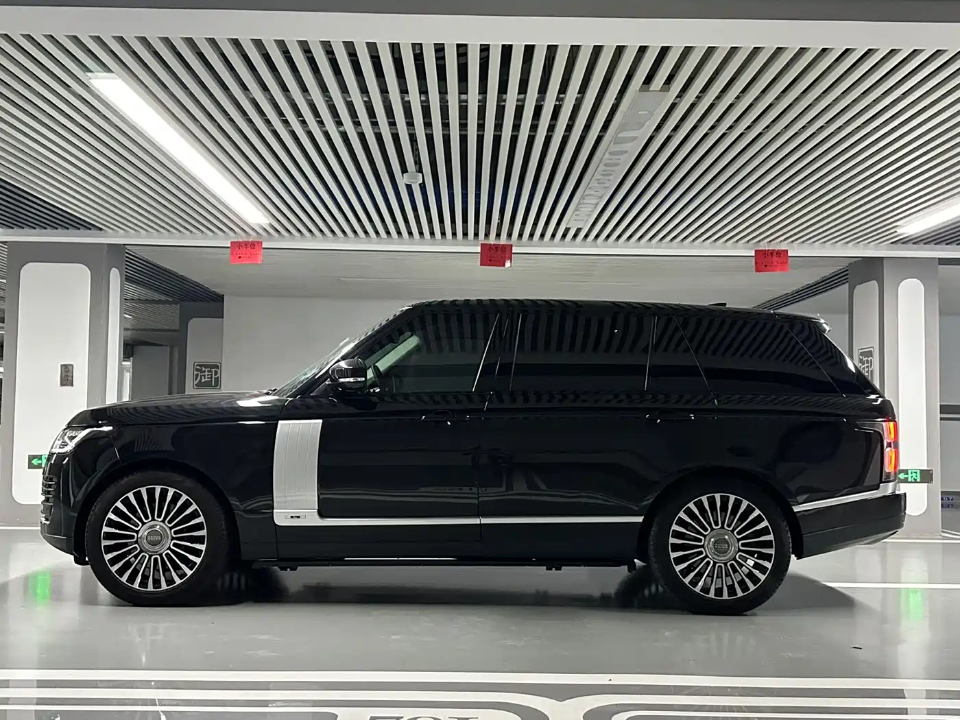 Фото 25 - Land Rover Range Rover