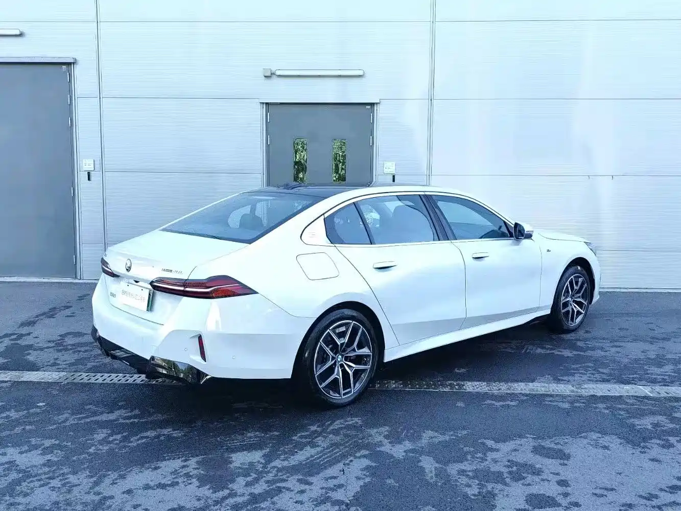 Photo 5 - BMW i5