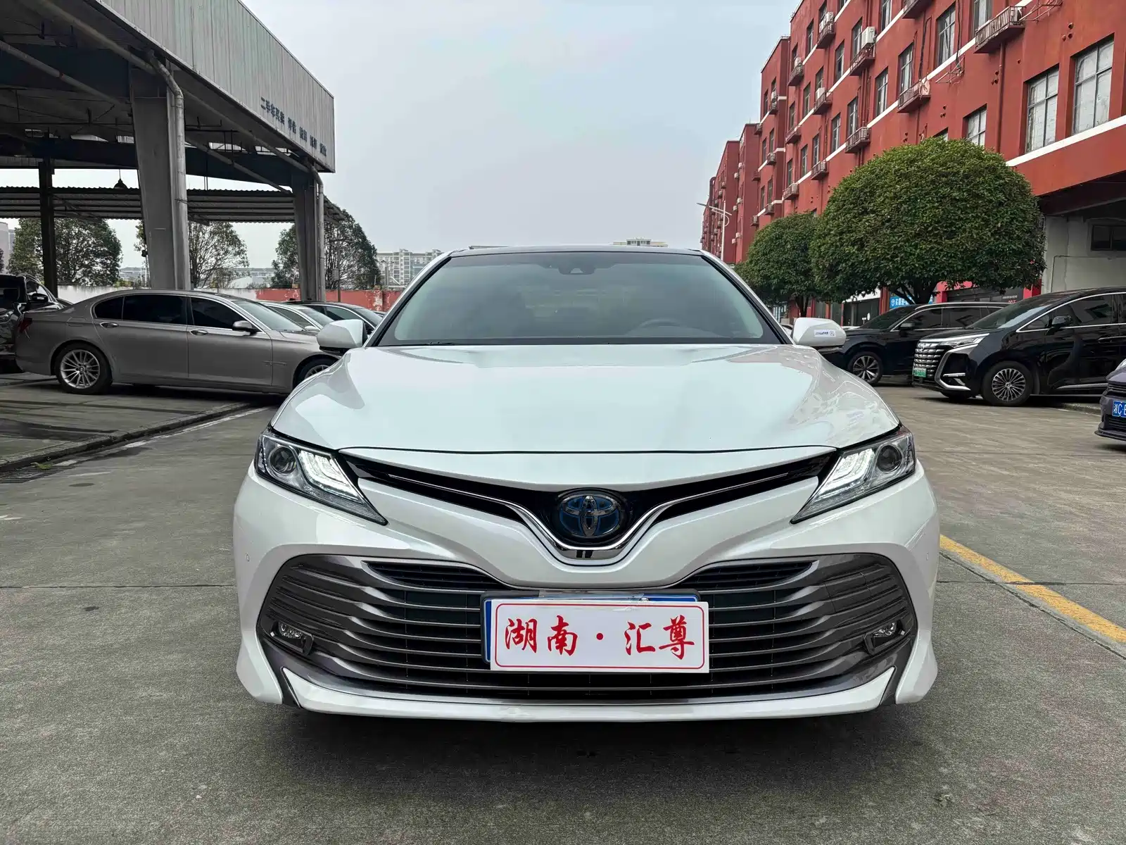 Фото 2 - Toyota Camry