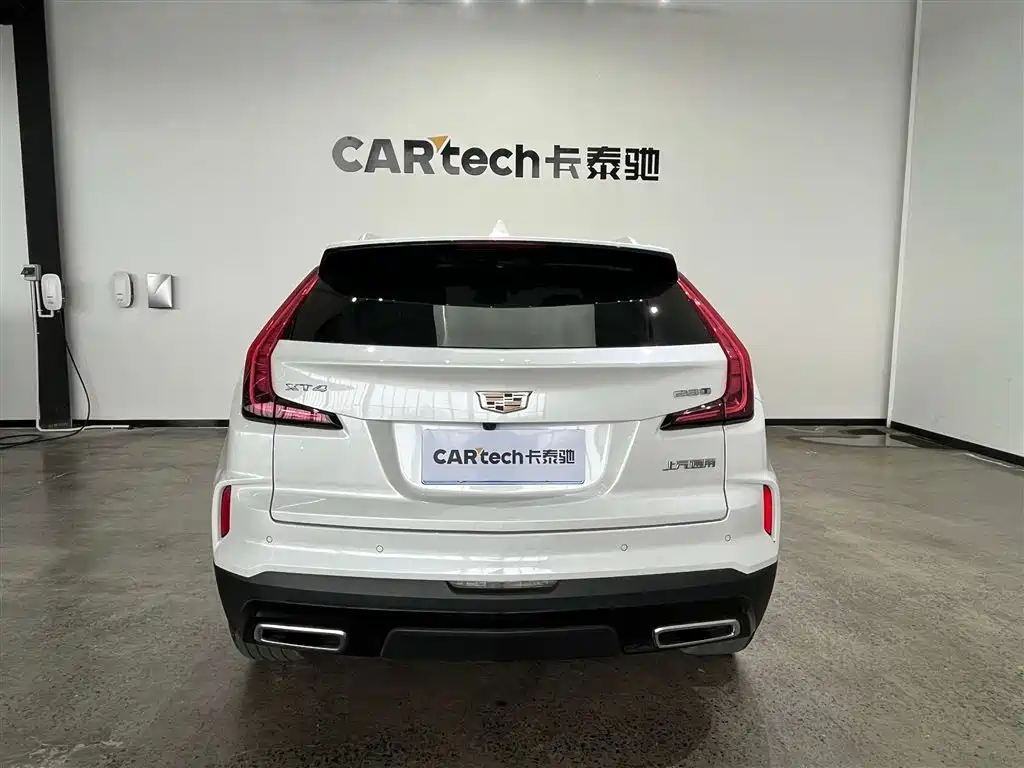 CADILLAC XT4