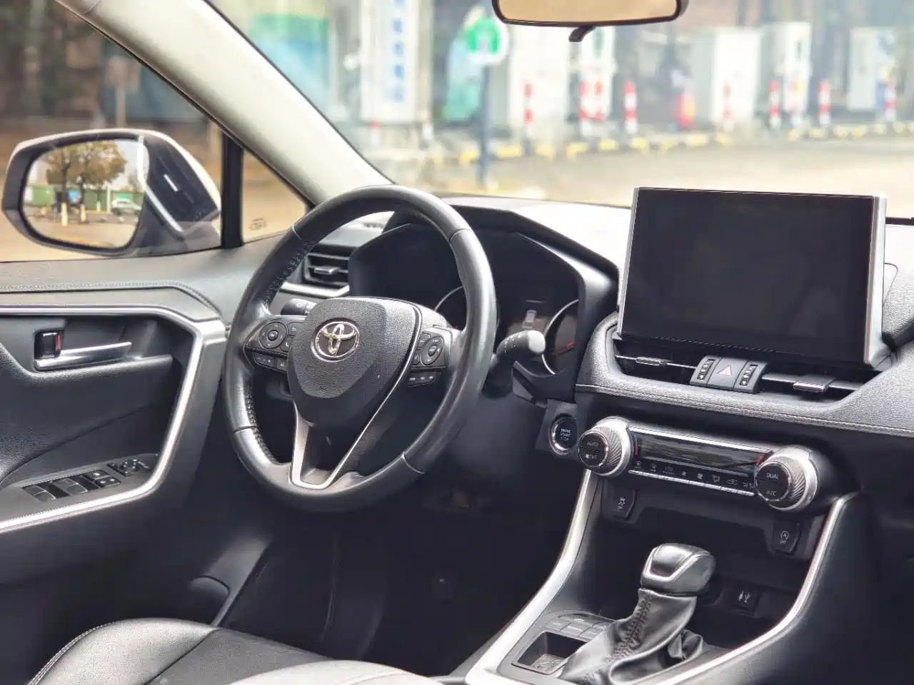 Toyota Wildlander 2022 2.0L CVT FWD Luxury PLUS Edition фото 13
