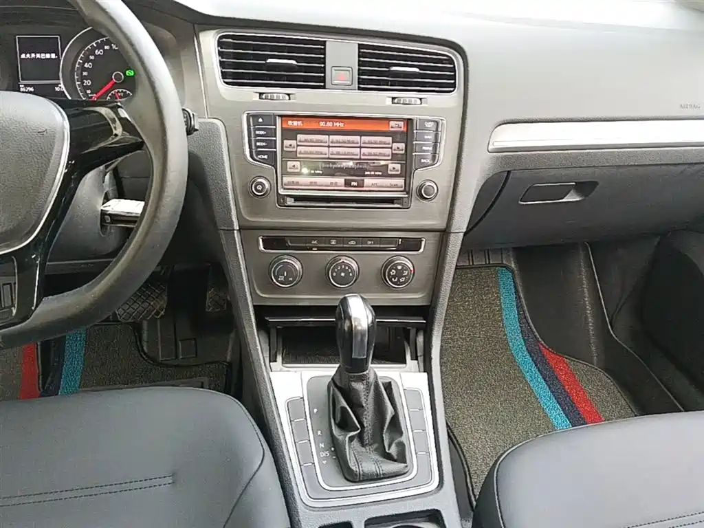 Volkswagen Golf 2016 1.6L Automatic Comfort фото 13