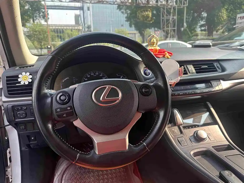 Фото 5 - Lexus CT