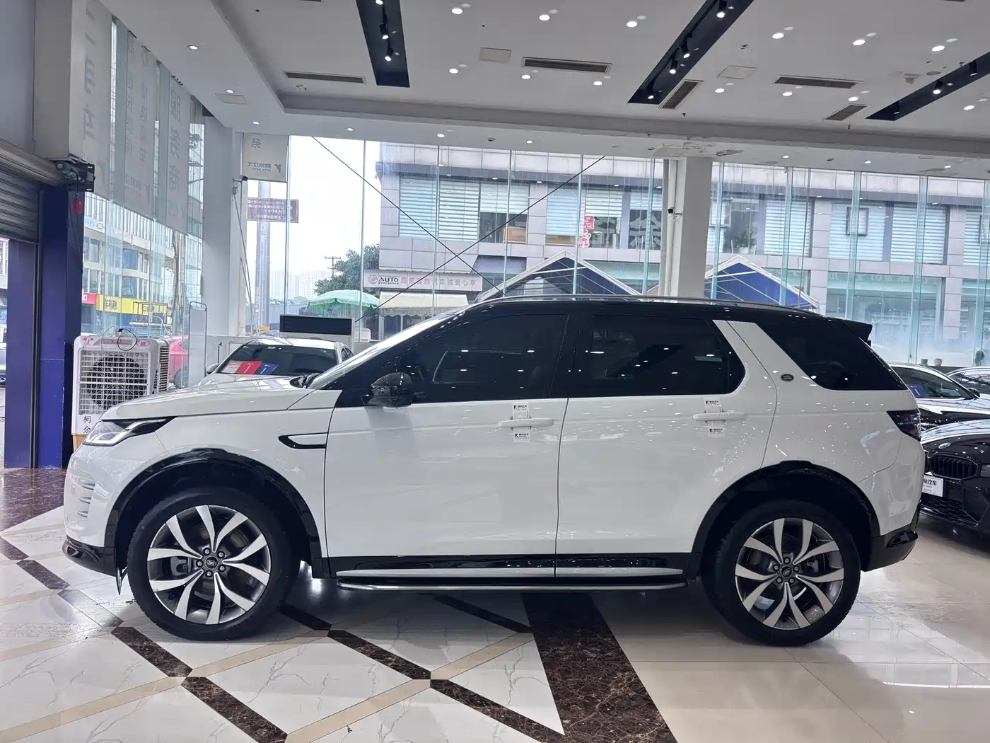 Land Rover Discovery Sport 2024 Luxury Custom Edition фото 17