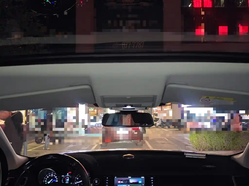 Land Rover Discovery Sport 2019 240PS SE Edition China VI фото 8