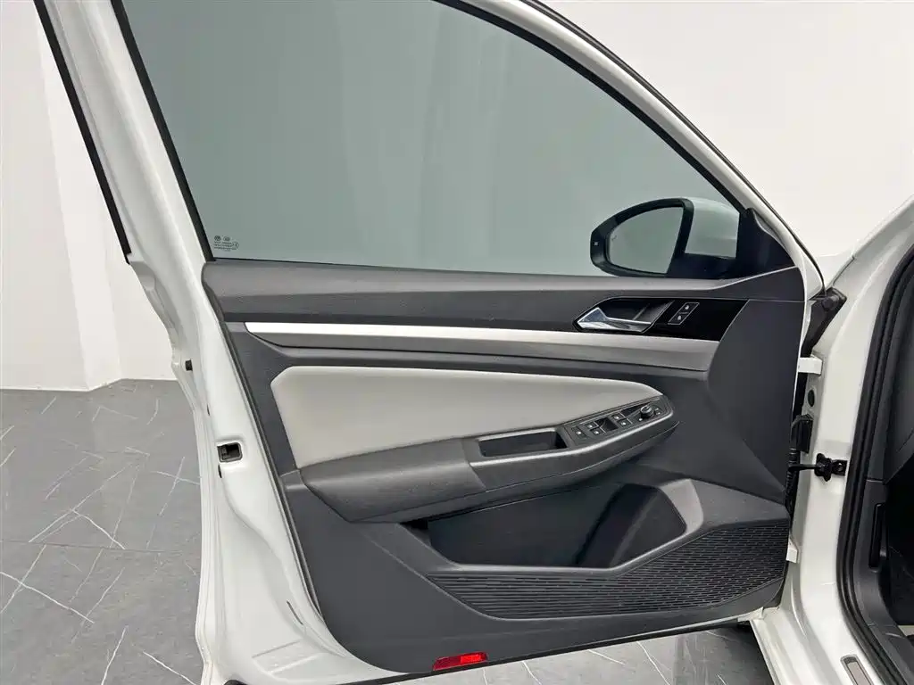 Volkswagen Bora 2023 300TSI DSG Premium Edition фото 13