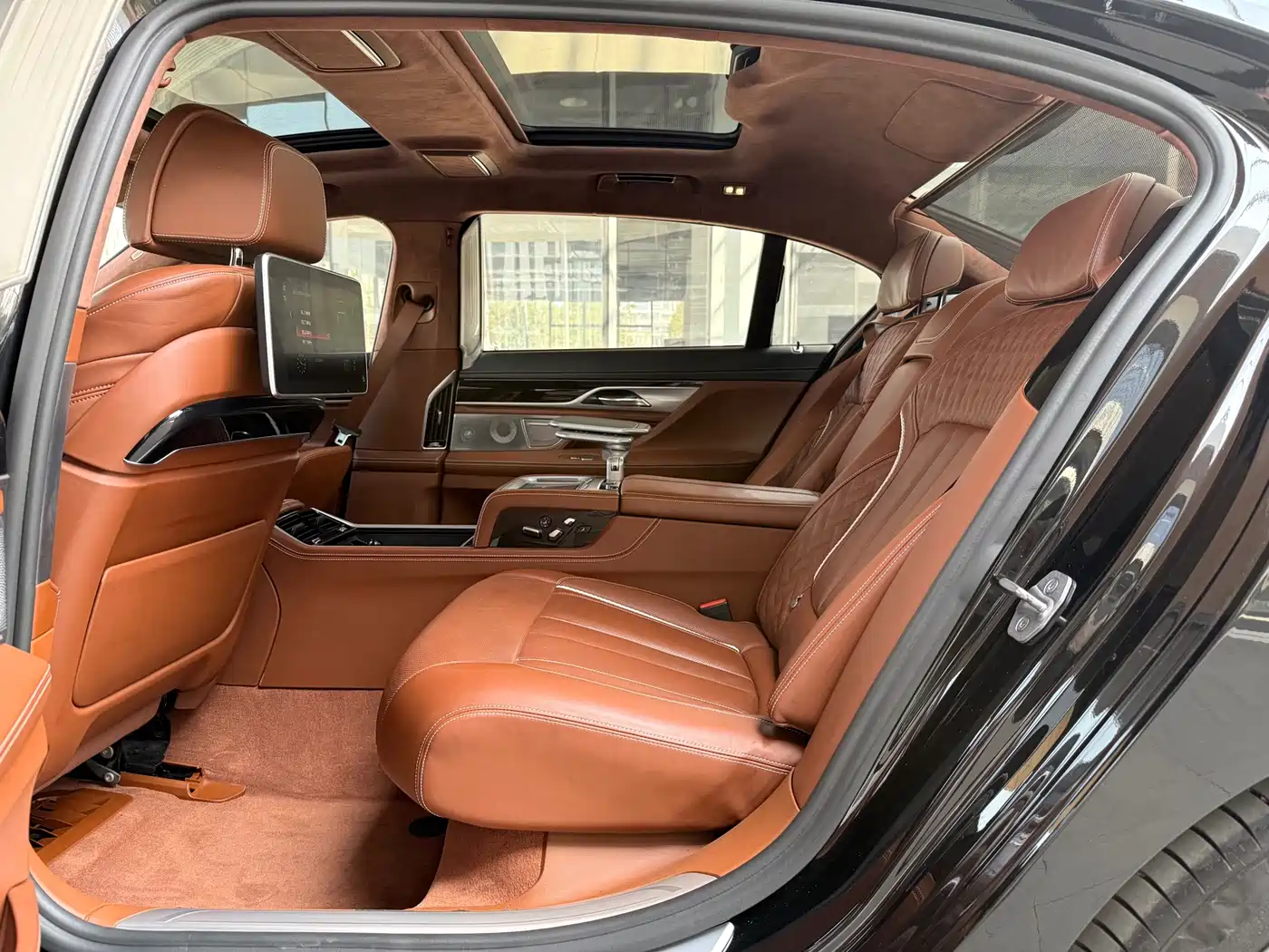 BMW 7 Series 2017 M760Li xDrive Excellence Luxury фото 14