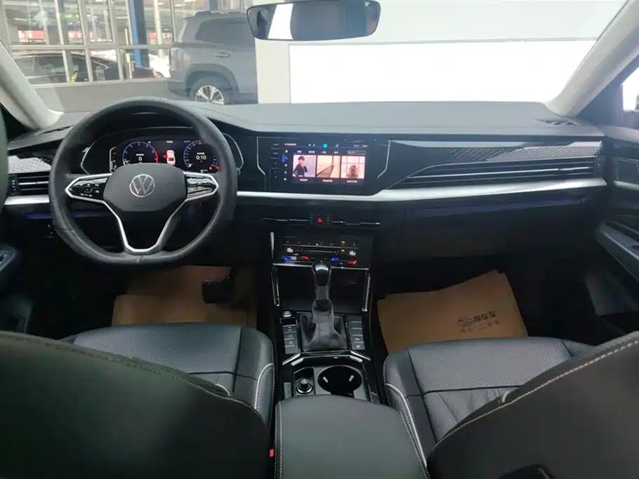 Volkswagen Passat 2023 330TSI Luxury Edition фото 12