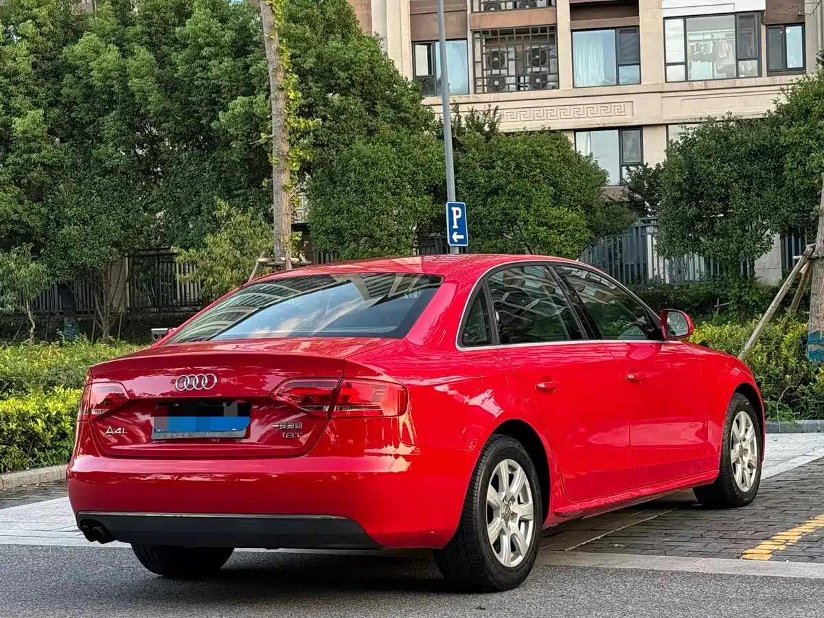 Фото 5 - Audi A4L