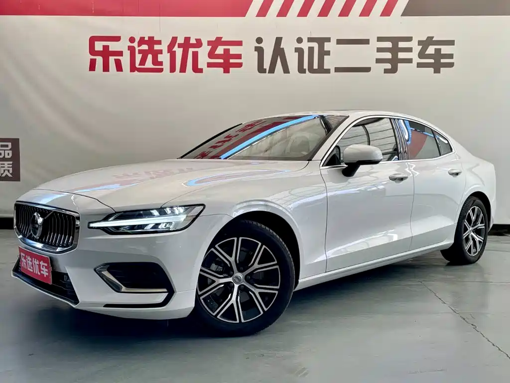 Volvo S60 2024 2025 B4 Smart Luxury Edition
