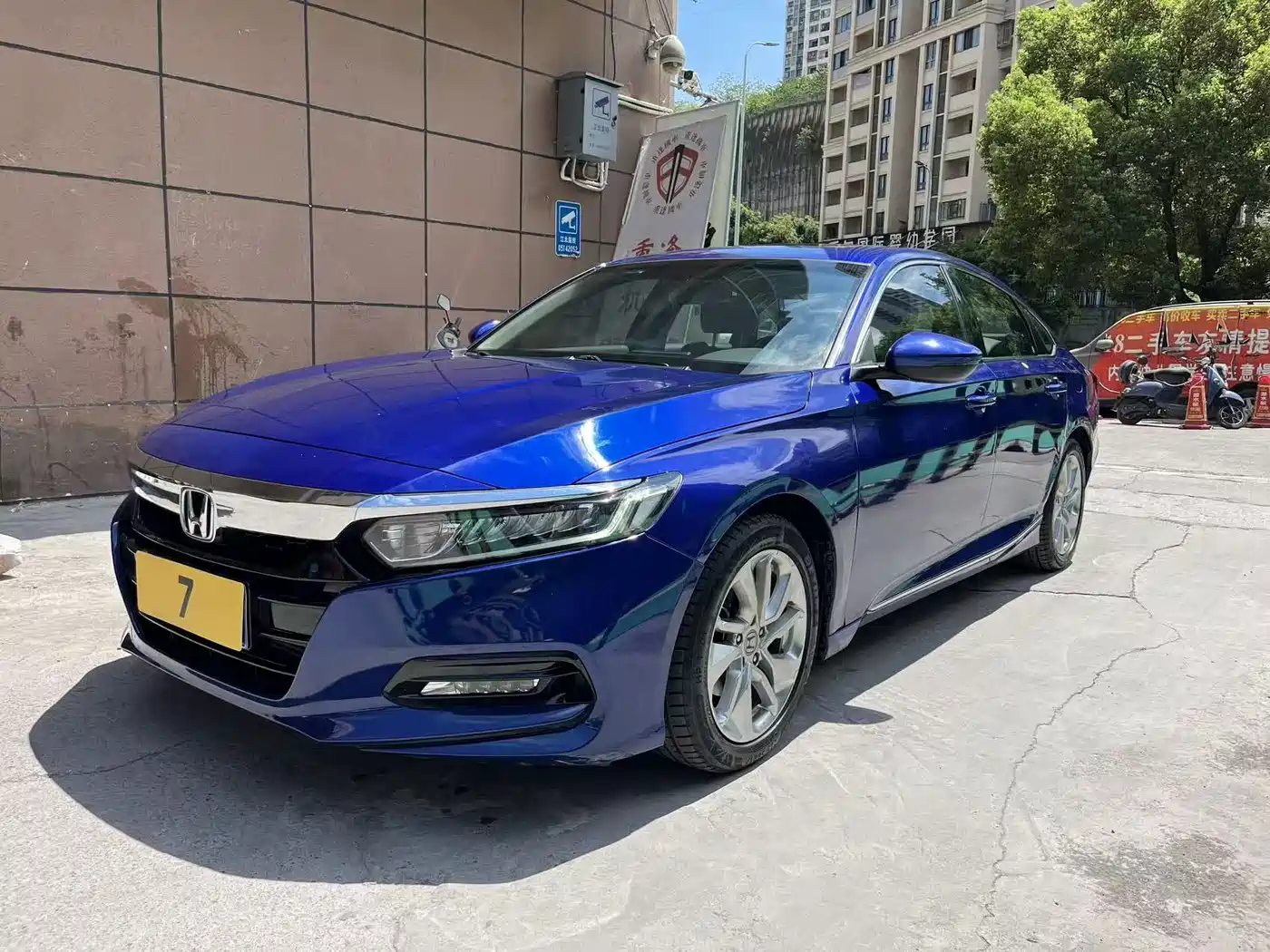 Фото 1 - Honda Accord