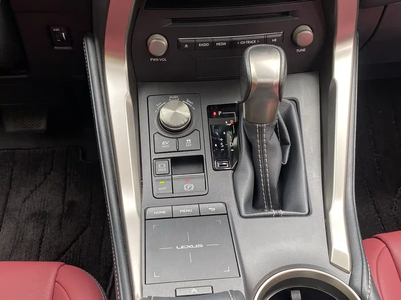 Lexus NX 2020 300h FWD F Sport China VI фото 10