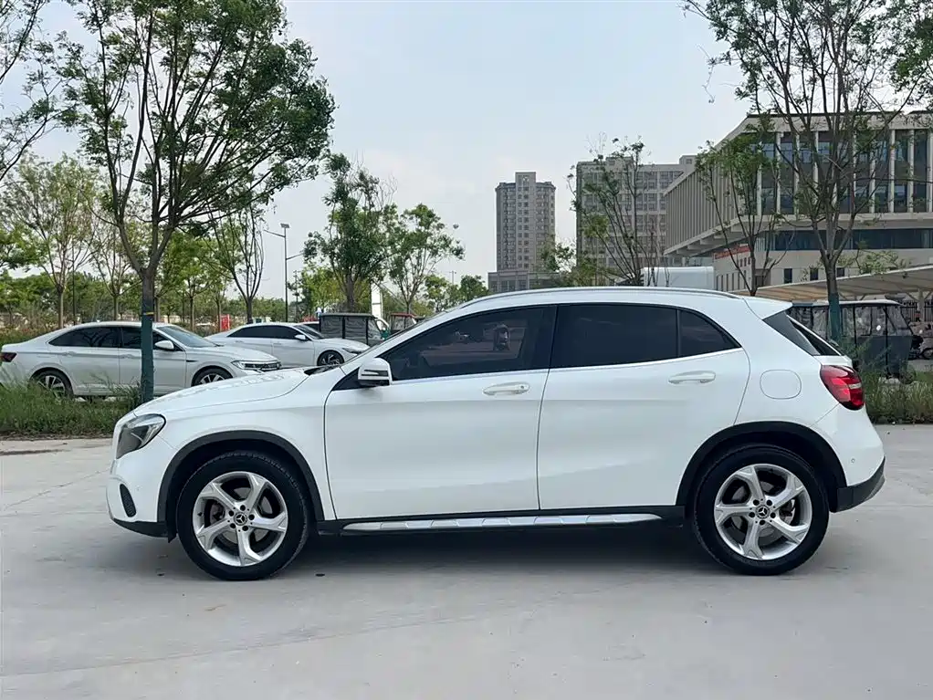 Mercedes-Benz GLA 2018 GLA 200 Dynamic фото 22