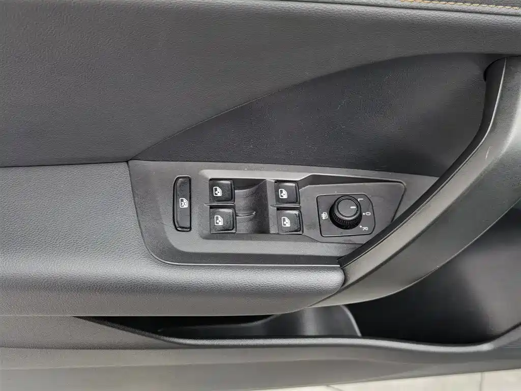 Volkswagen Tharu 2022 280TSI FWD Luxury Edition фото 9