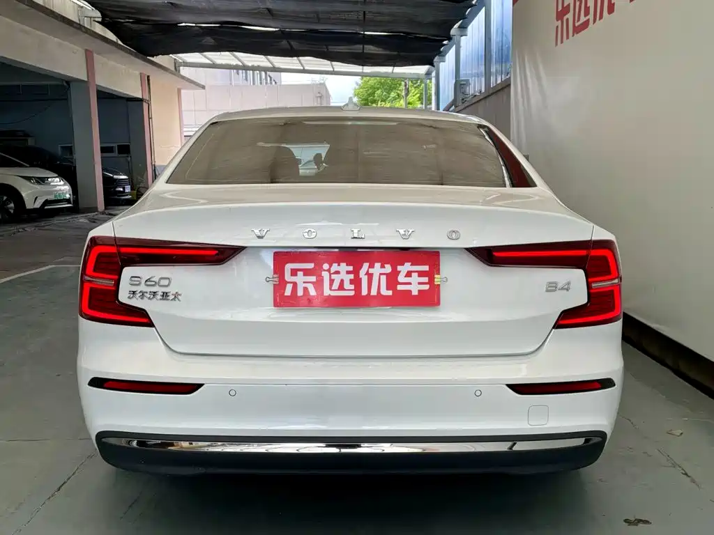 Volvo S60 2024 2025 B4 Smart Luxury Edition