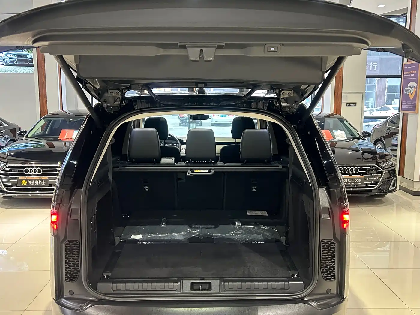Land Rover Discovery 2024 Model 360PS S фото 27