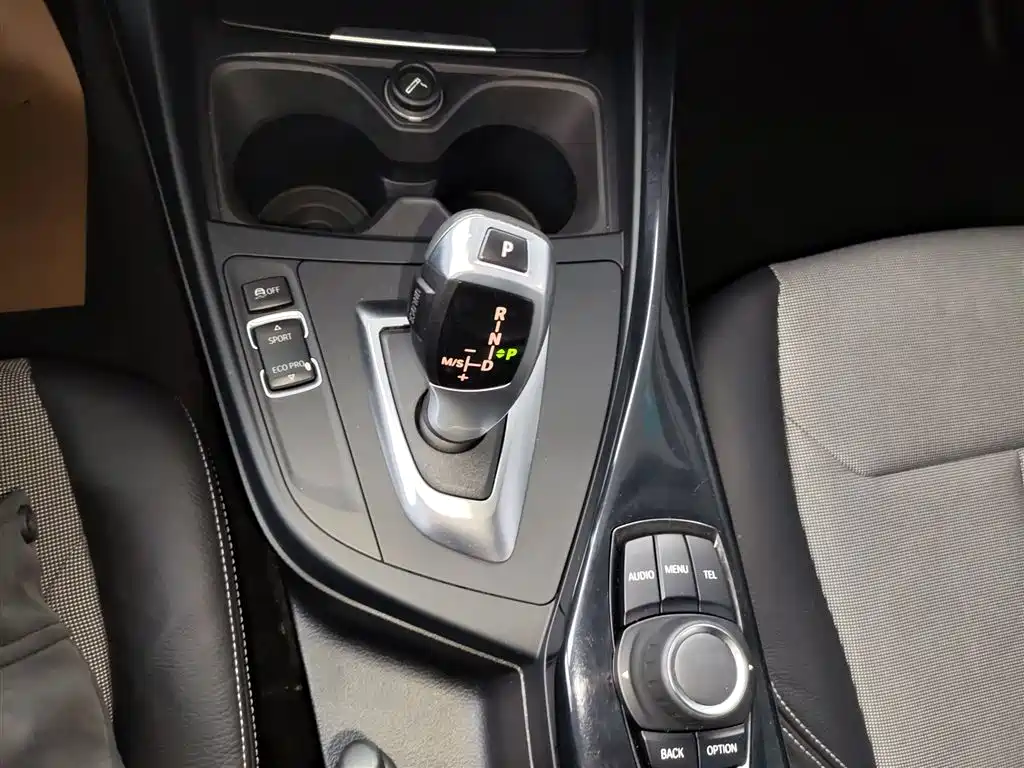 BMW 1 Series (Import) 2013 Facelift 116i Urban Model фото 14