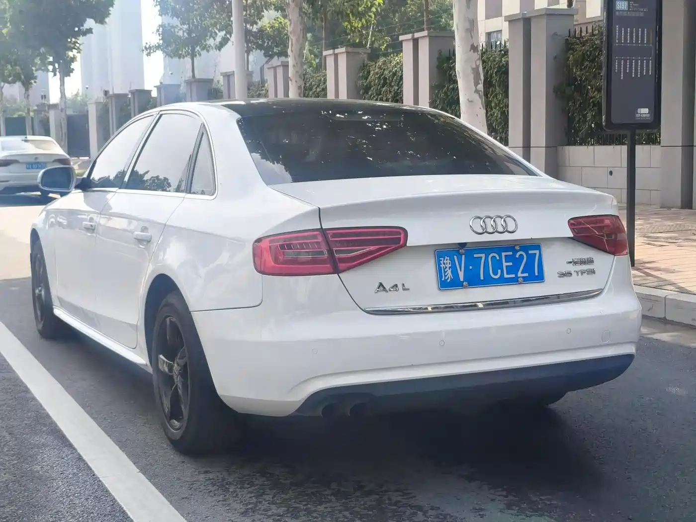 Фото 15 - Audi A4L