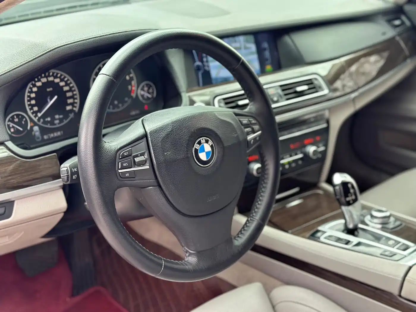 BMW 7 Series 2010 750Li фото 10